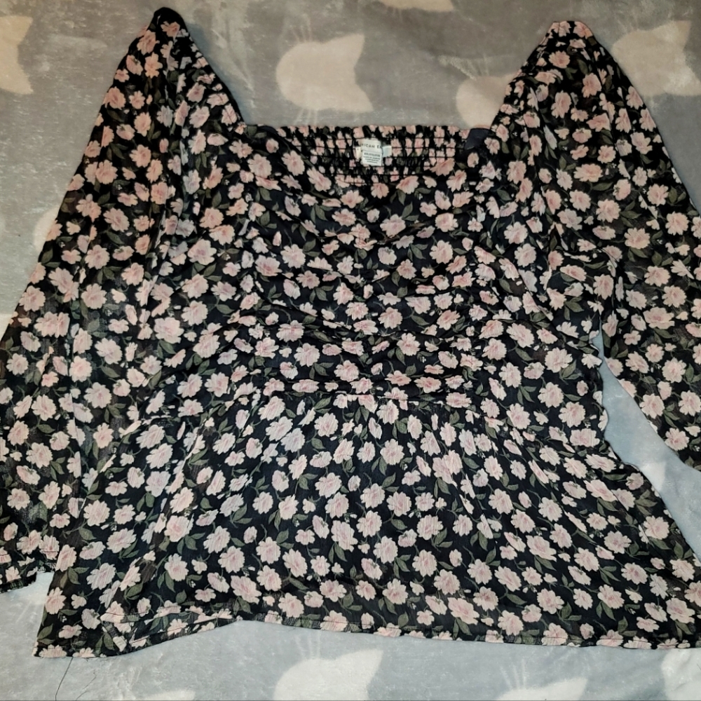 American Eagle off the shoulder or on shoulder blouse size XXL